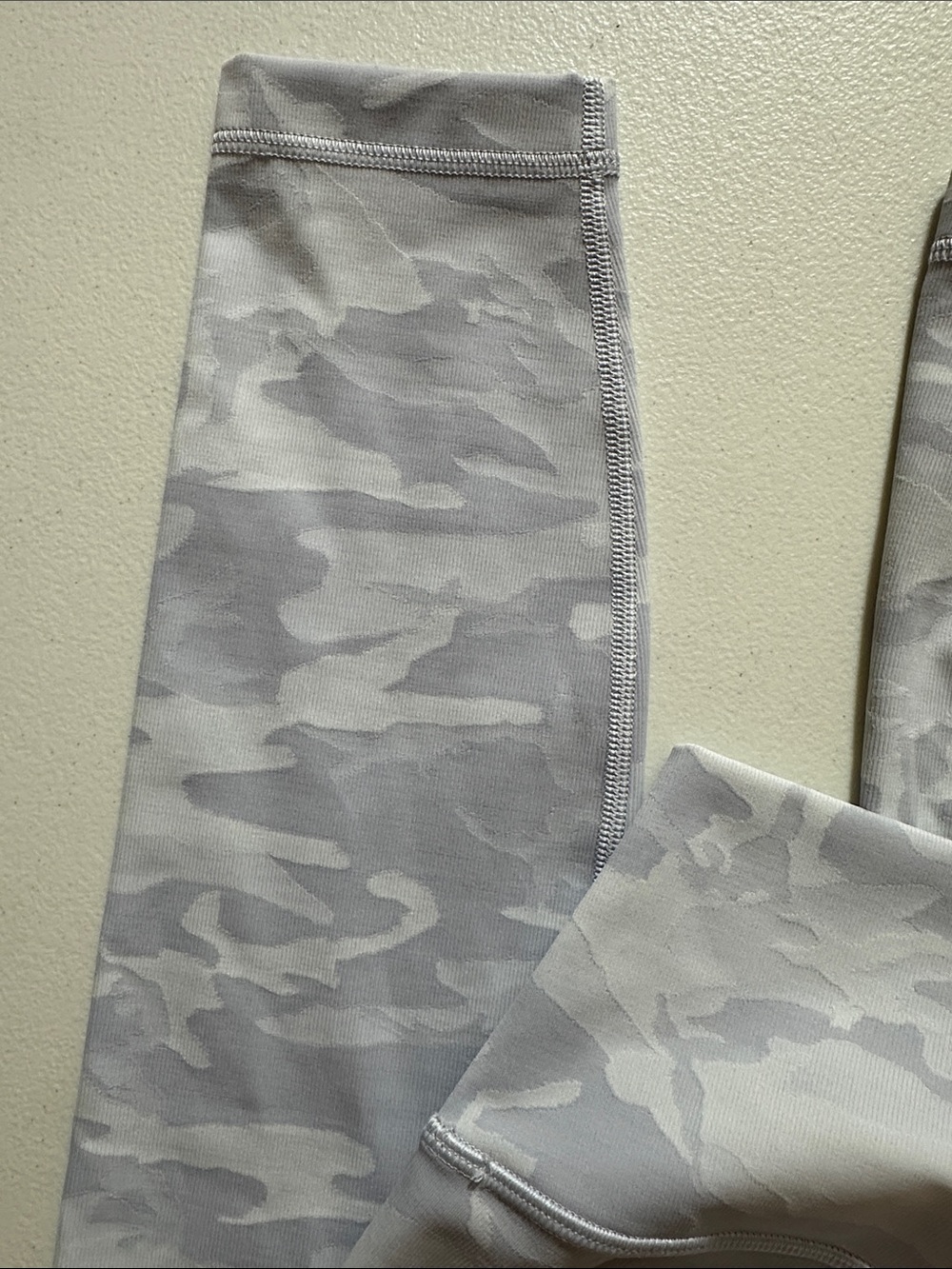 lululemon athletica Light Gray Camo High-Rise Leggings (Gray Tones) - Picture 4 of 4
